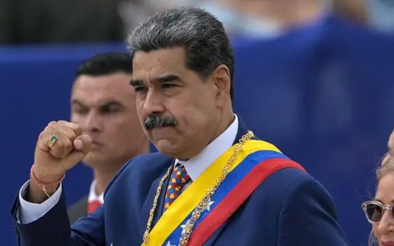 Maduro Putindən hərbi yardım istədi 